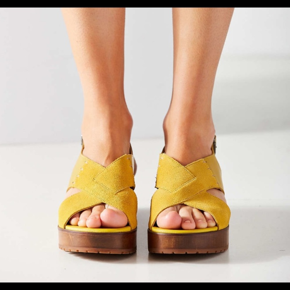 NEW Kelsi Dagger Brooklyn Danielle yellow sandals